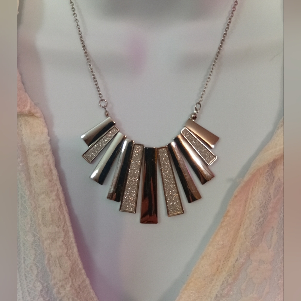 Elegant Silver and Gold Toned Women's Necklace